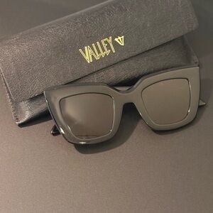 VALLEY EYEWEAR BRIGADA – GLOSS BLACK / BLACK LENS (SUNGLASSES)